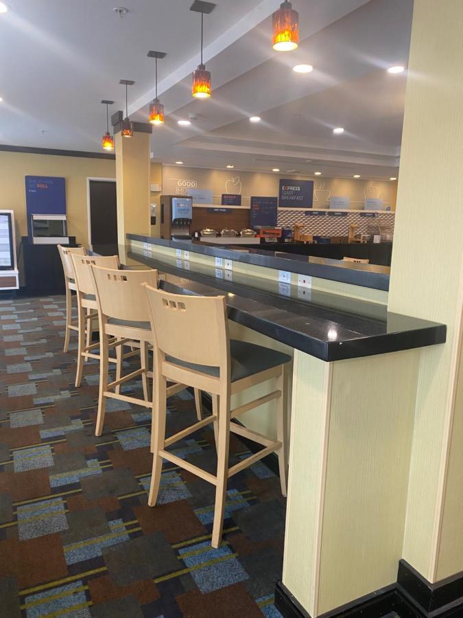 Holiday Inn Express And Suites Detroit North-Troy By Ihg Екстер'єр фото